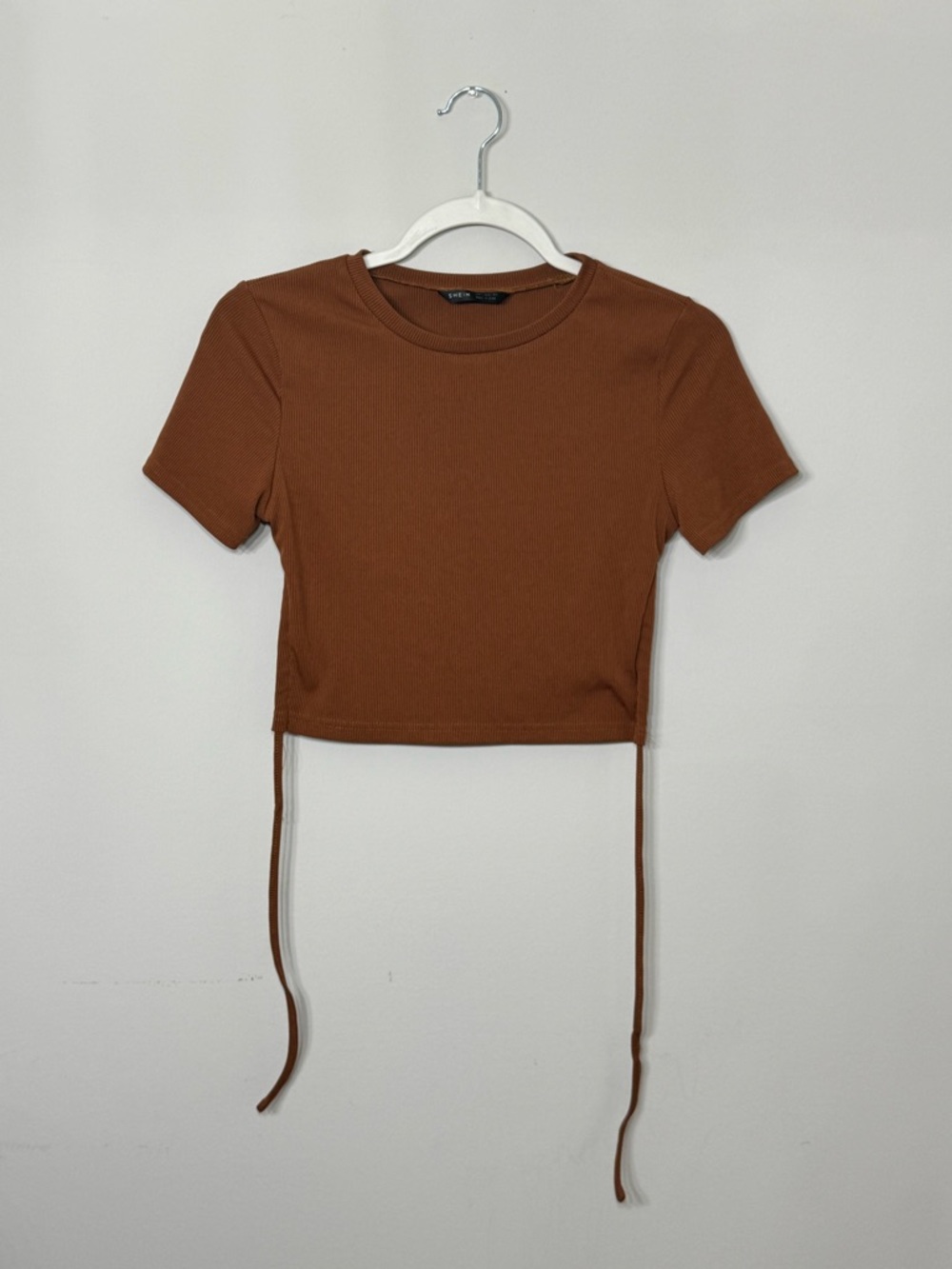 Women’s Cropped Tie-Hem Tee in Brown
